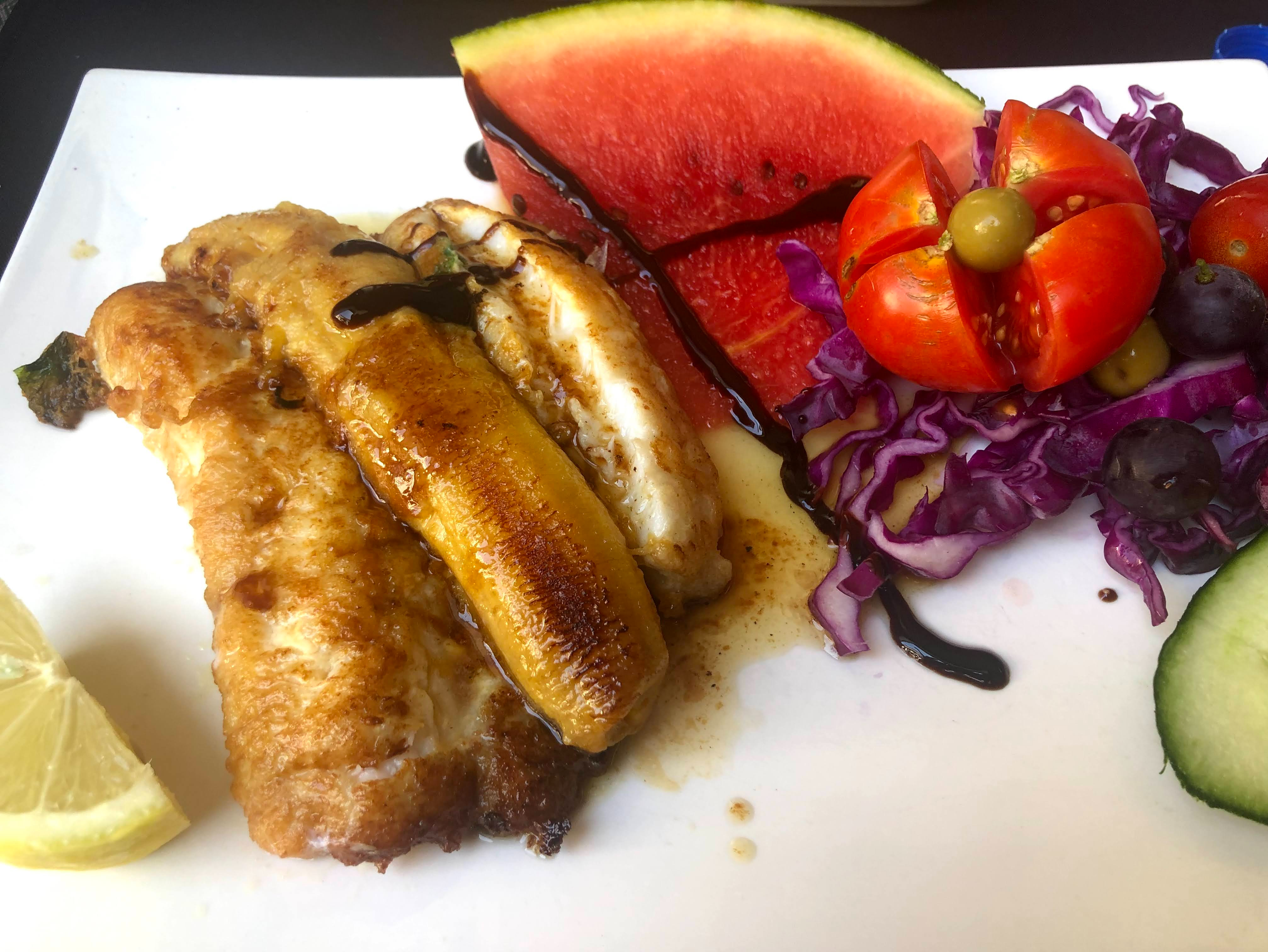Espadarte fillet with Bananas and fruit