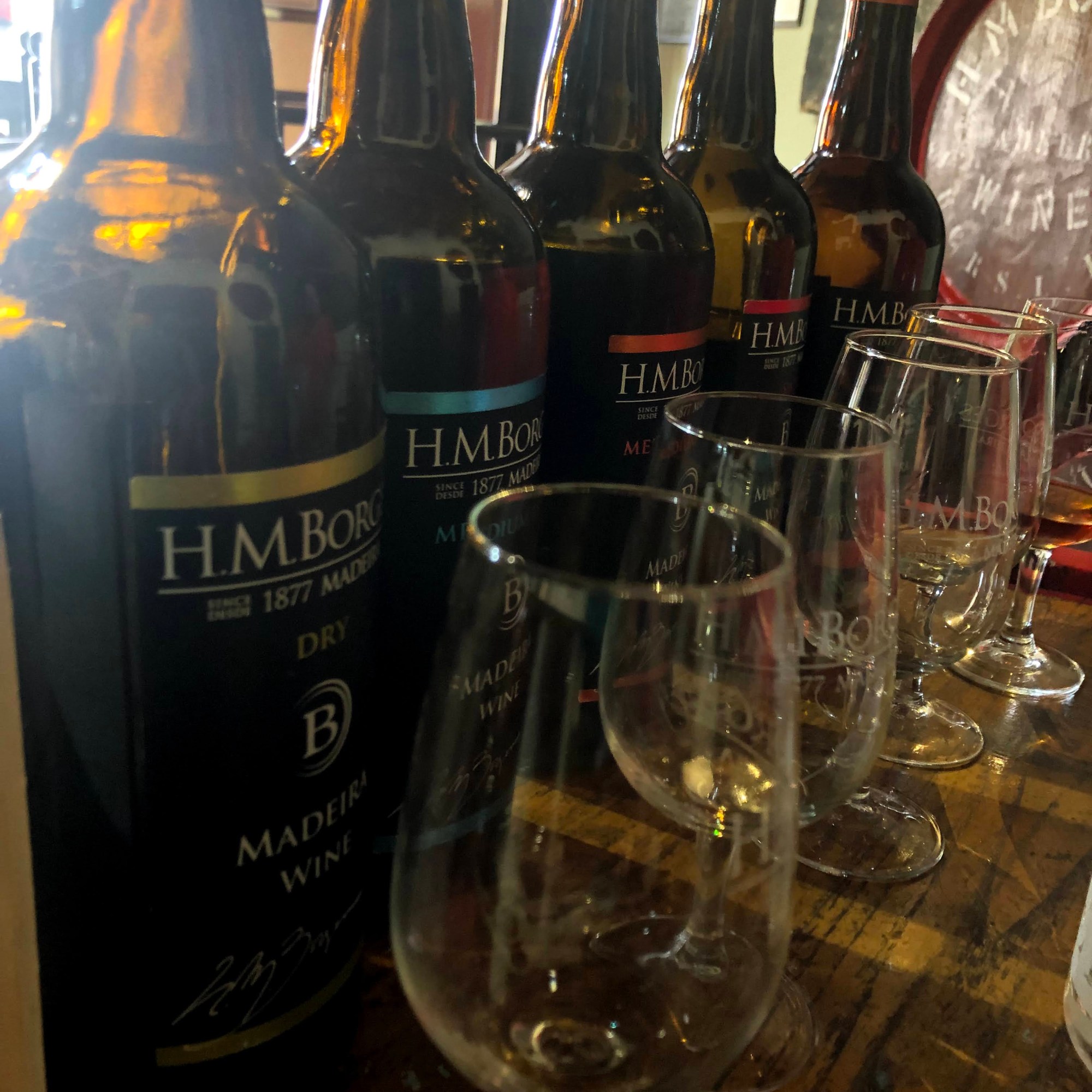 5 bottles of wine with 5 glasses